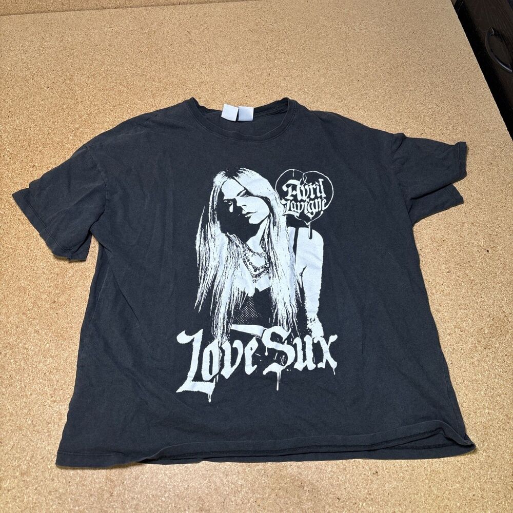 Bershka Avril Lavigne Love Sux Black T-Shirt Canada Tour 2022 C1